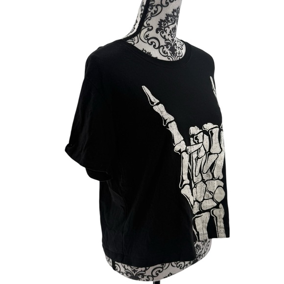 Zoe + Liv Black Skeleton Hand Rock Graphic Tee, Women’s XL, Edgy Punk Goth Style - Picture 8 of 10